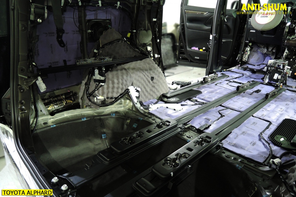 ToyotaAlphard_9.jpg