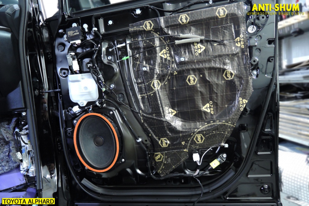 ToyotaAlphard_14.jpg